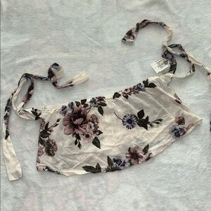 NWT Cute ivory floral shoulder tie crop top